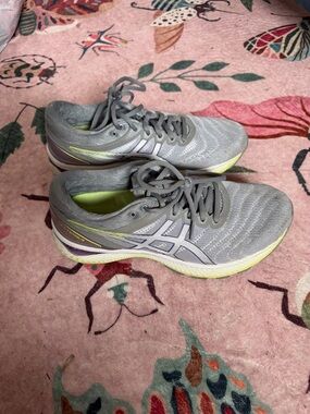 ASICS Women's Gray Running Sneakers with Yellow-Green Accents